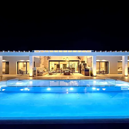 Willa Serenissima - Beachfront With Indoor & Outdoor Pools And Gym By Posarelli Acharavi (Corfu)