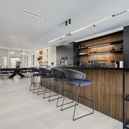 Serenissima - Beachfront With Indoor & Outdoor Pools And Gym By Posarelli Acharavi (Corfu)