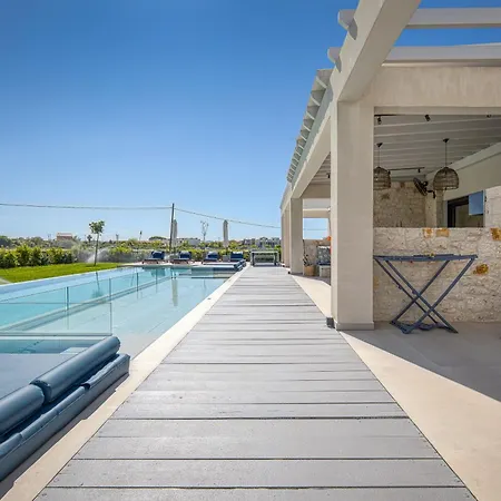 Willa Serenissima - Beachfront With Indoor & Outdoor Pools And Gym By Posarelli *