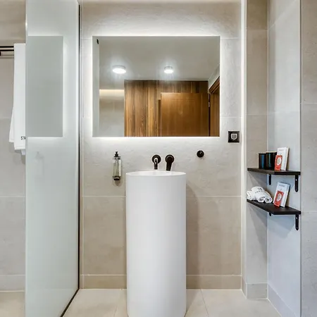 Serenissima - Beachfront With Indoor & Outdoor Pools And Gym By Posarelli Villa