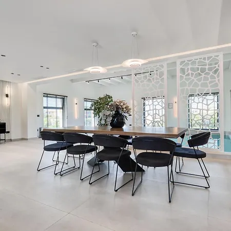 Villa Serenissima - Beachfront With Indoor & Outdoor Pools And Gym By Posarelli