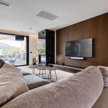 Serenissima - Beachfront With Indoor & Outdoor Pools And Gym By Posarelli * Akharavi