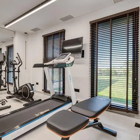 Serenissima - Beachfront With Indoor & Outdoor Pools And Gym By Posarelli Villa *