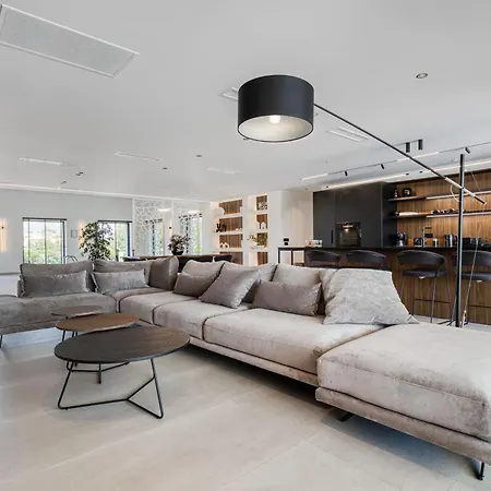 Serenissima - Beachfront With Indoor & Outdoor Pools And Gym By Posarelli