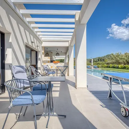Serenissima - Beachfront With Indoor & Outdoor Pools And Gym By Posarelli